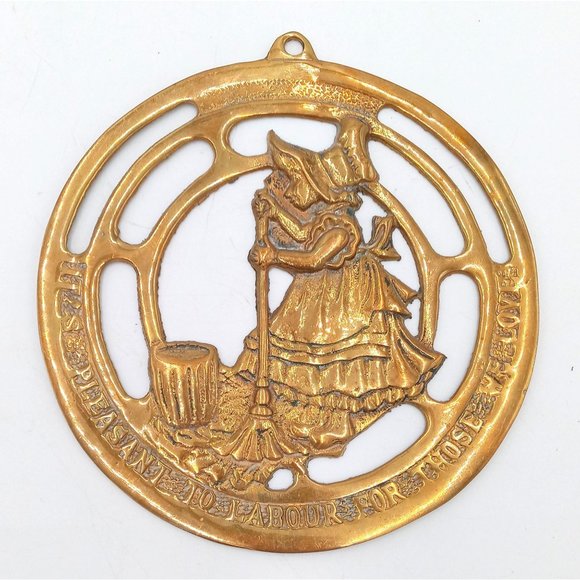 Its Pleasant To Labor For Those We Love Sweeping Floor Brass Wall Hanging Decora - Picture 1 of 7